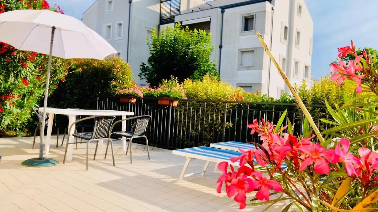 Appartamento In Villa Daniela Con Piscina Privata Carraro Immobiliare Jesolo - Family Apartments