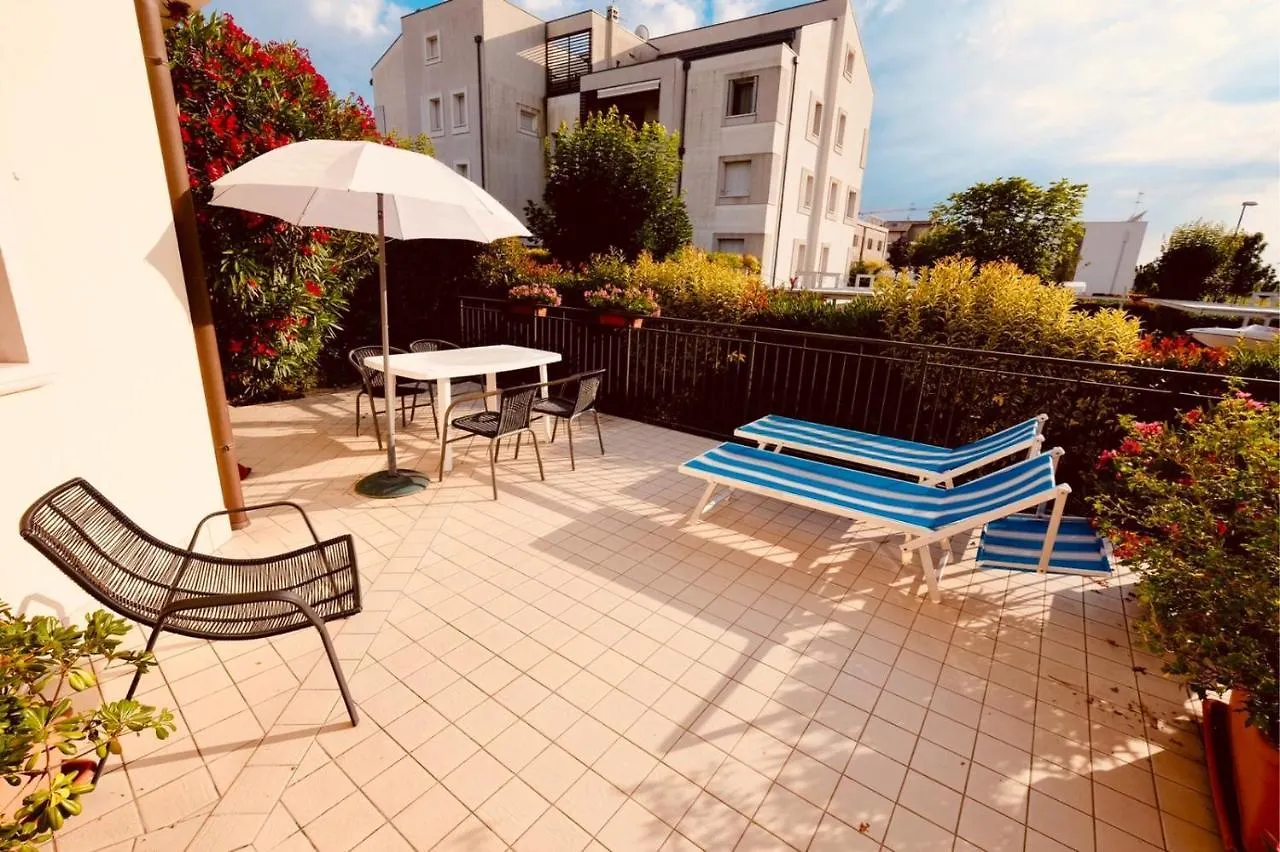 Appartamento In Villa Daniela Con Piscina Privata Carraro Immobiliare Jesolo - Family Apartments İtalya